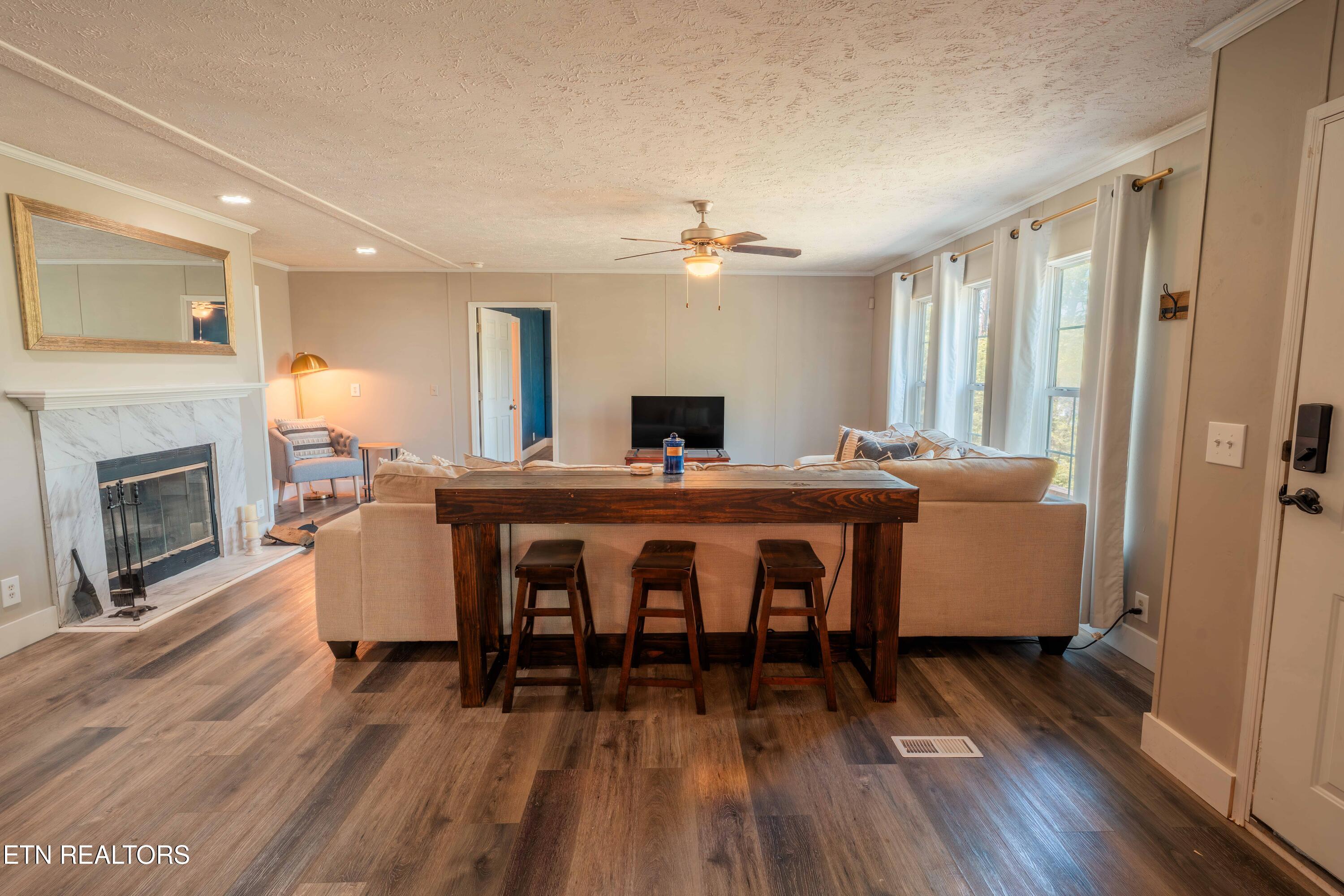 631 Laurel Road Clinton, TN 37716 - Photo 9 of 43 Living Room Overview