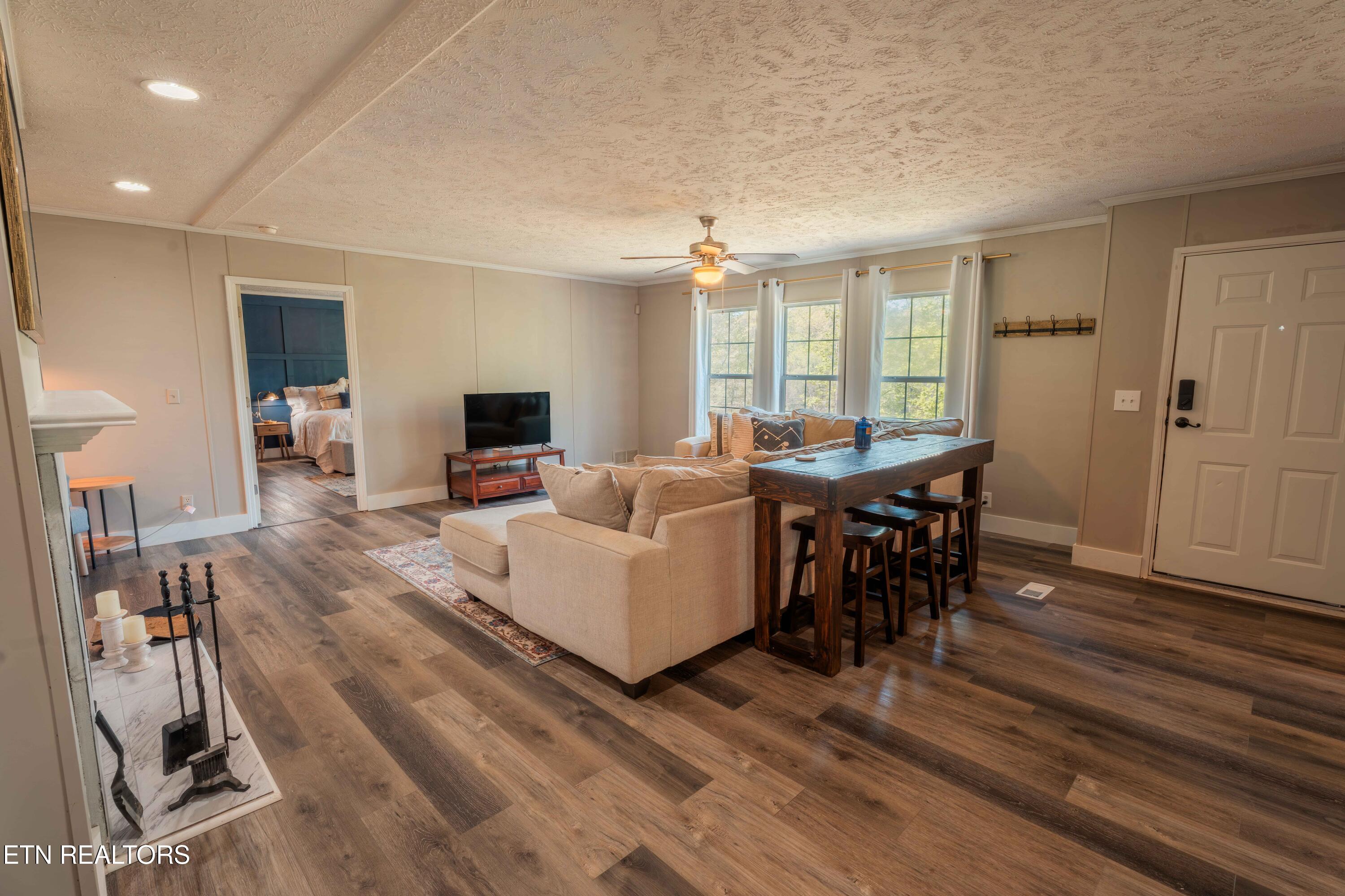 631 Laurel Road Clinton, TN 37716 - Photo 10 of 43 Open-layout