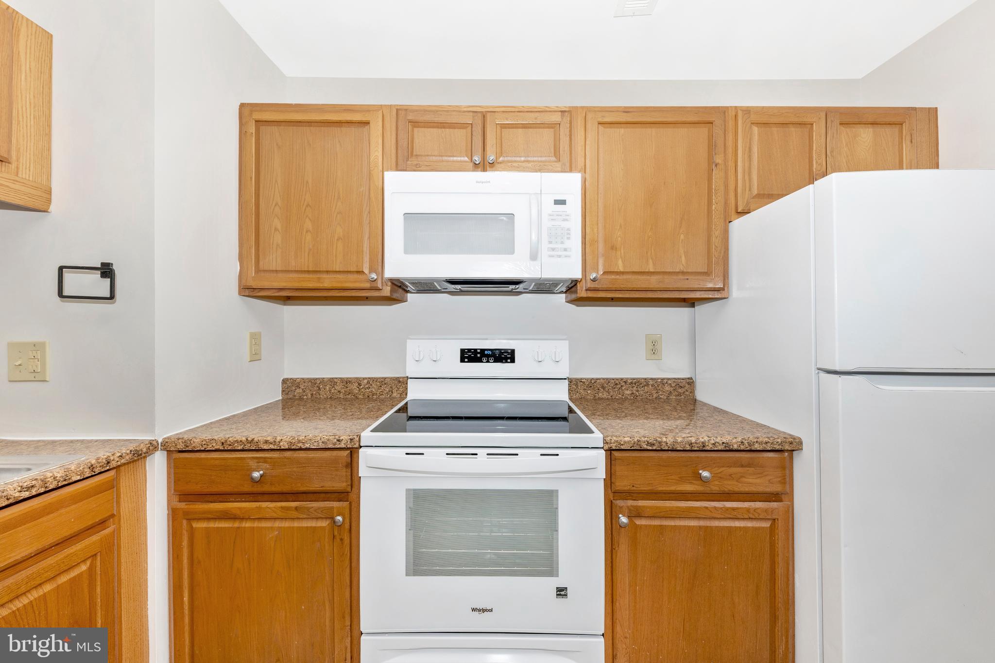 167 Stonegate Drive Frederick, MD 21702 - Photo 19 of 48 a kitchen with a stove sink and refrigerator