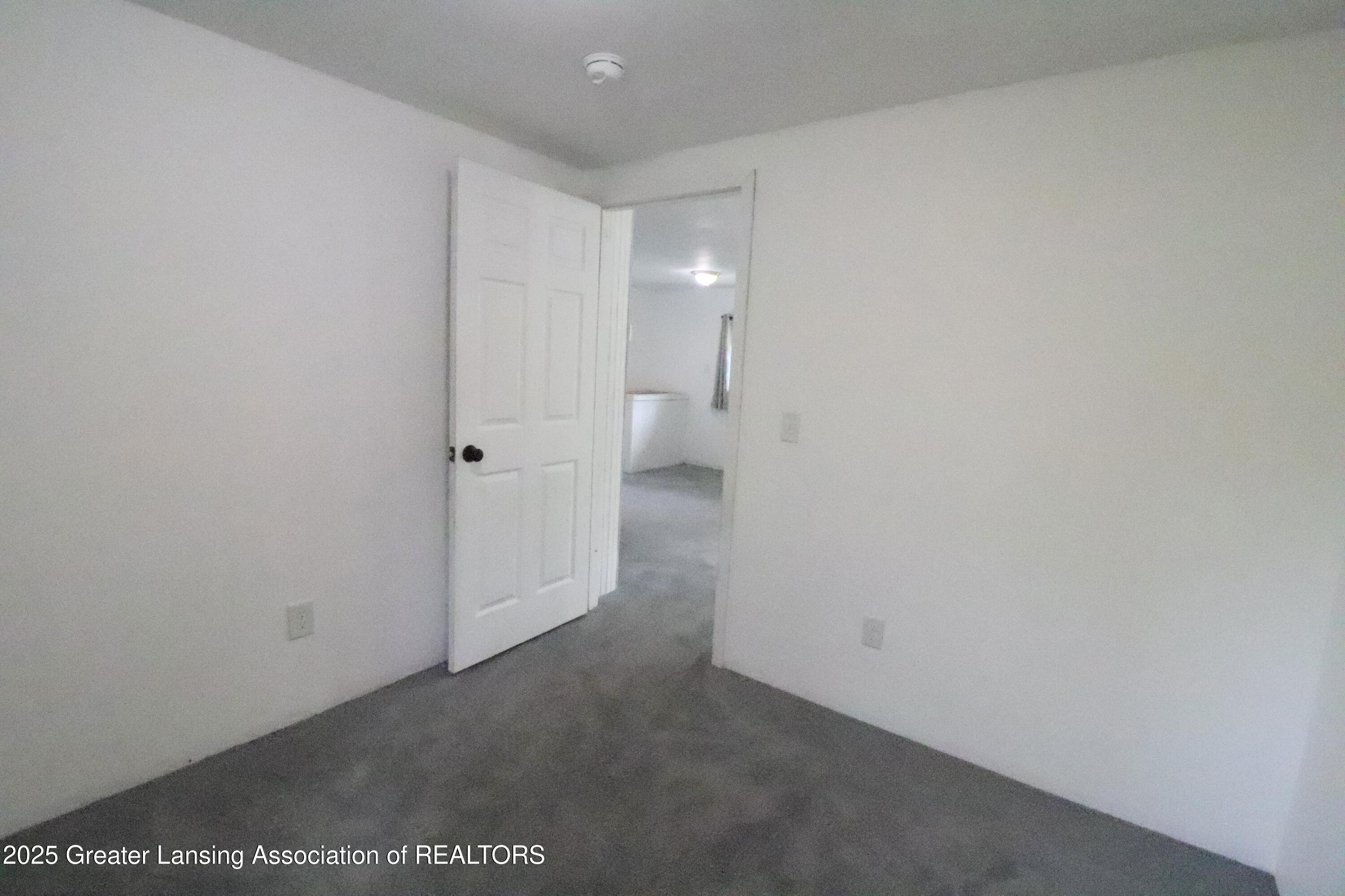 5413 South Waverly Road Lansing, MI 48911 - Photo 10 of 24 IMG_7648