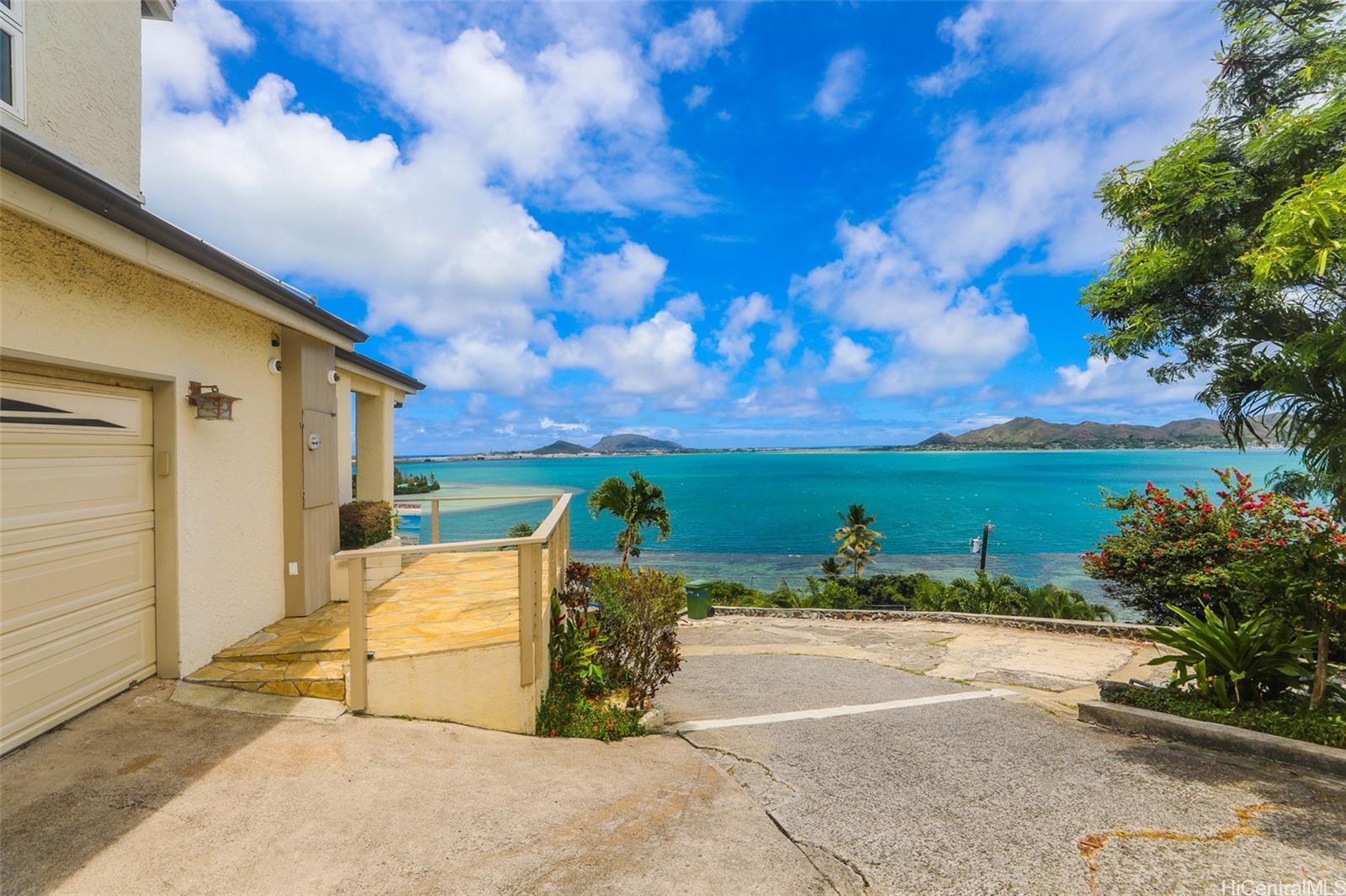 45-001 Lilipuna Road, Unit B Kaneohe, HI 96744 - Photo 11 of 22 a view of a terrace