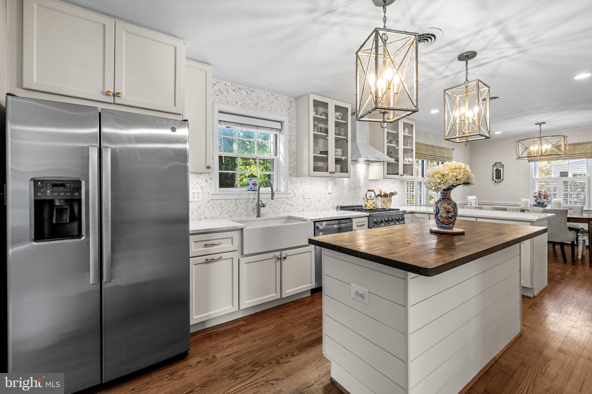 307 Worthington Road Towson, MD 21286 - Photo 14 of 72 Modern kitchen with elegant lighting.