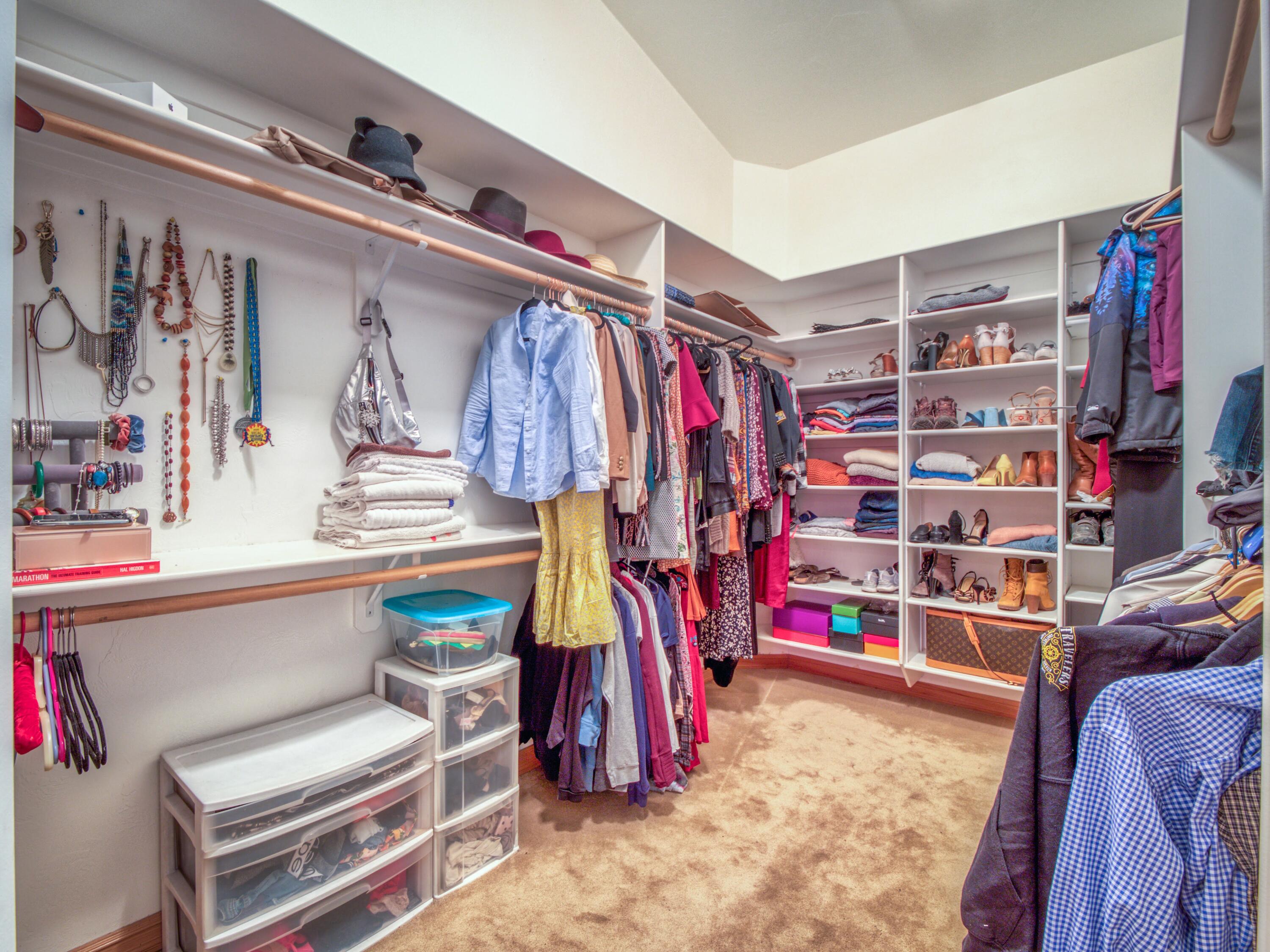 17777 North Applegate Road Grants Pass, OR 97527 - Photo 27 of 104 Master Closet 1