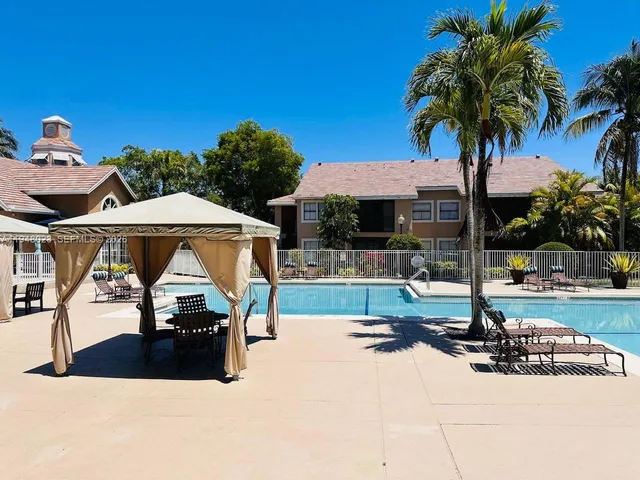 a view of outdoor space yard and porch