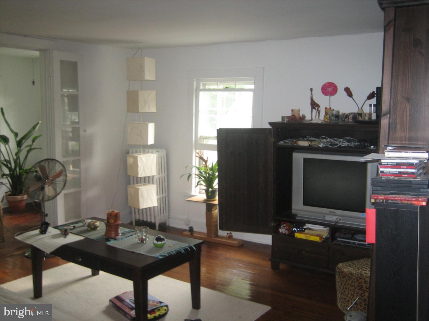 75 Patton Avenue, Unit 2 Princeton, NJ 08540 - Photo 3 of 6 a living room with furniture and a potted plant