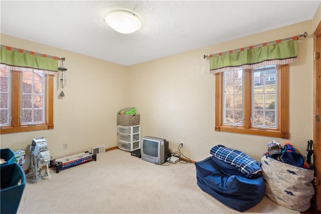 1341 Varner Road Pittsburgh, PA 15227 - Photo 11 of 27 Gallery Image 11