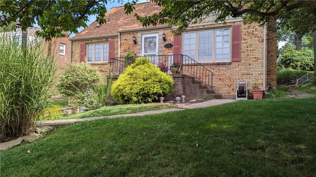 1341 Varner Road Pittsburgh, PA 15227 - Photo 2 of 27 Gallery Image 2