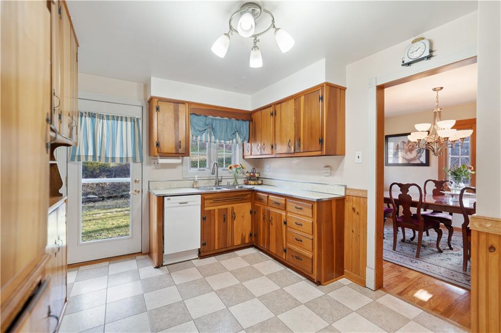 1341 Varner Road Pittsburgh, PA 15227 - Photo 9 of 27 Gallery Image 9