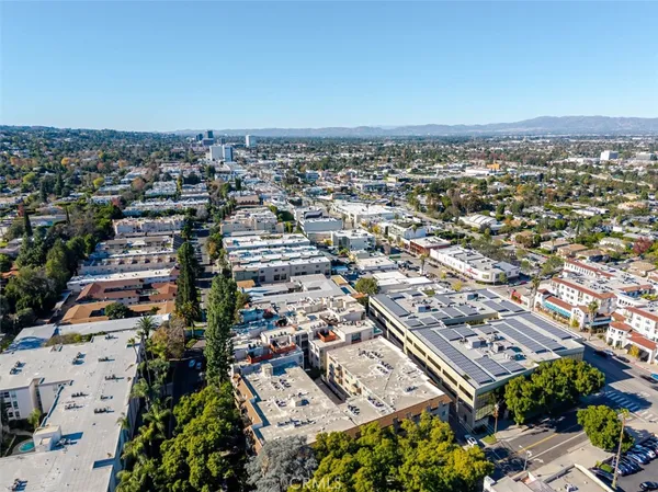 $3,400 | 14141 Dickens Street, Unit 211, Sherman Oaks, CA 91423