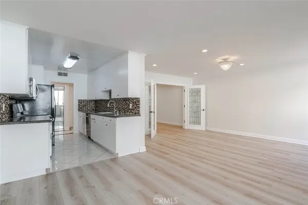 $3,400 | 14141 Dickens Street, Unit 211, Sherman Oaks, CA 91423