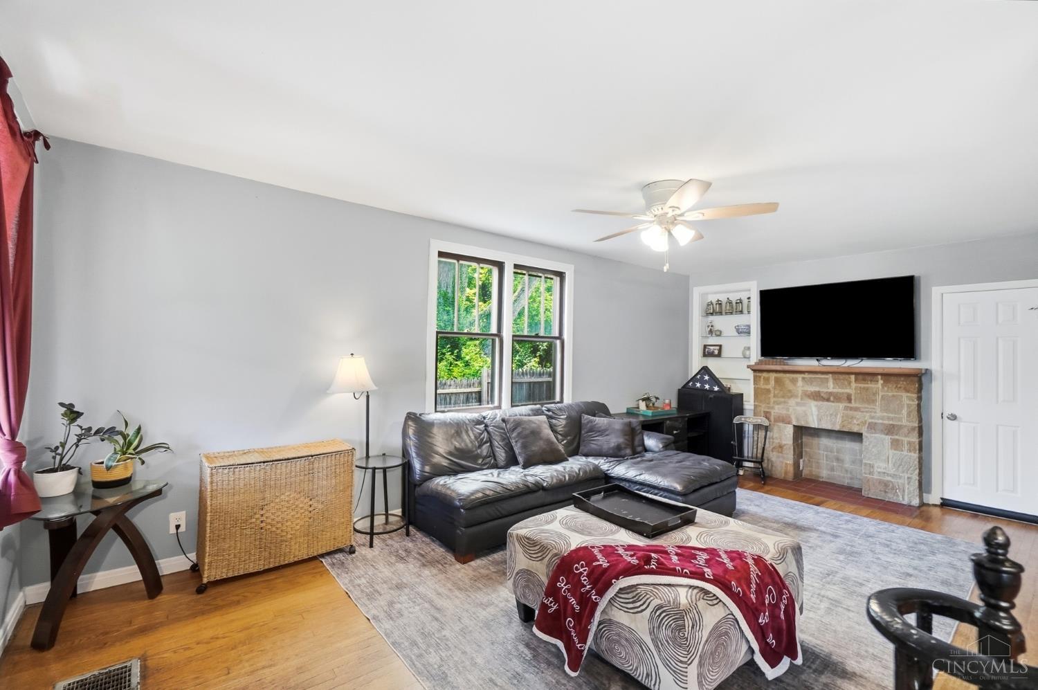 4615 Mayhew Avenue Cincinnati, OH 45238 - Photo 4 of 35