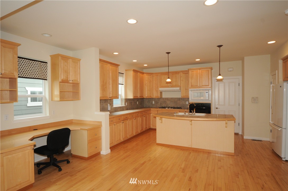 16465 Southeast 166th Terrace Renton, WA 98058 - Photo 12 of 22