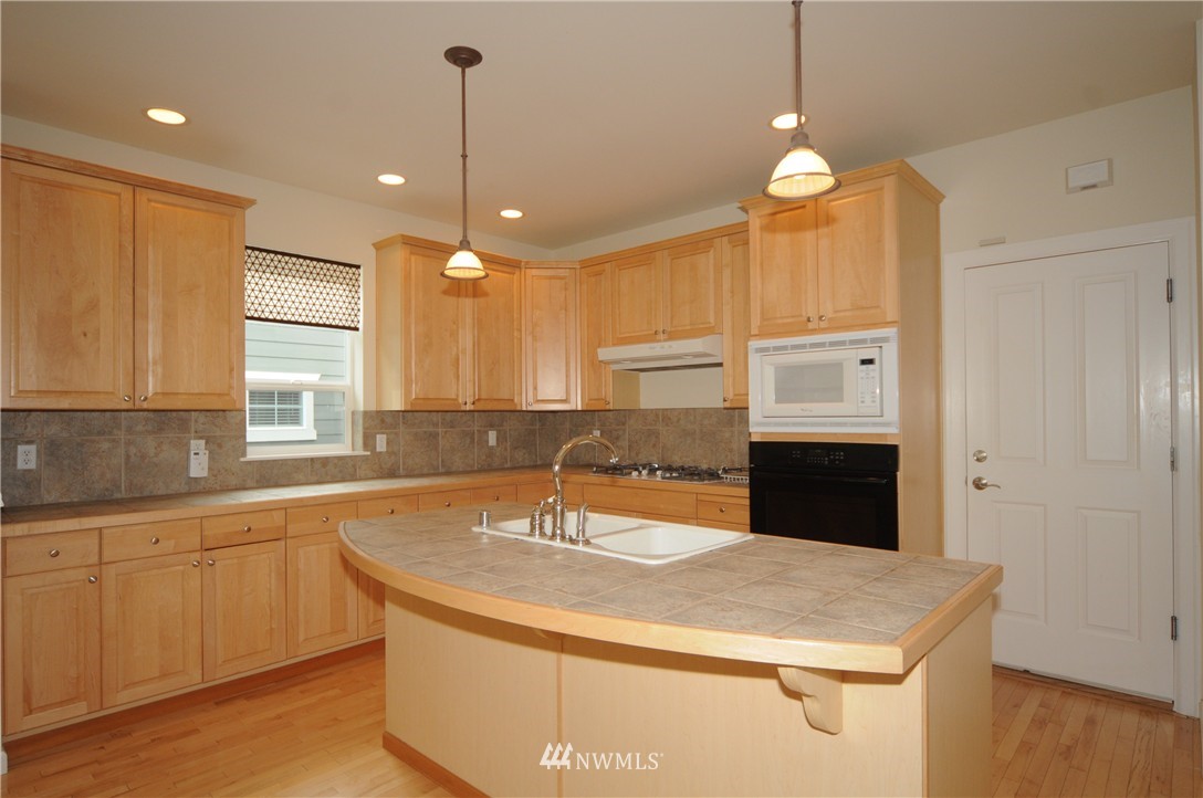 16465 Southeast 166th Terrace Renton, WA 98058 - Photo 4 of 22