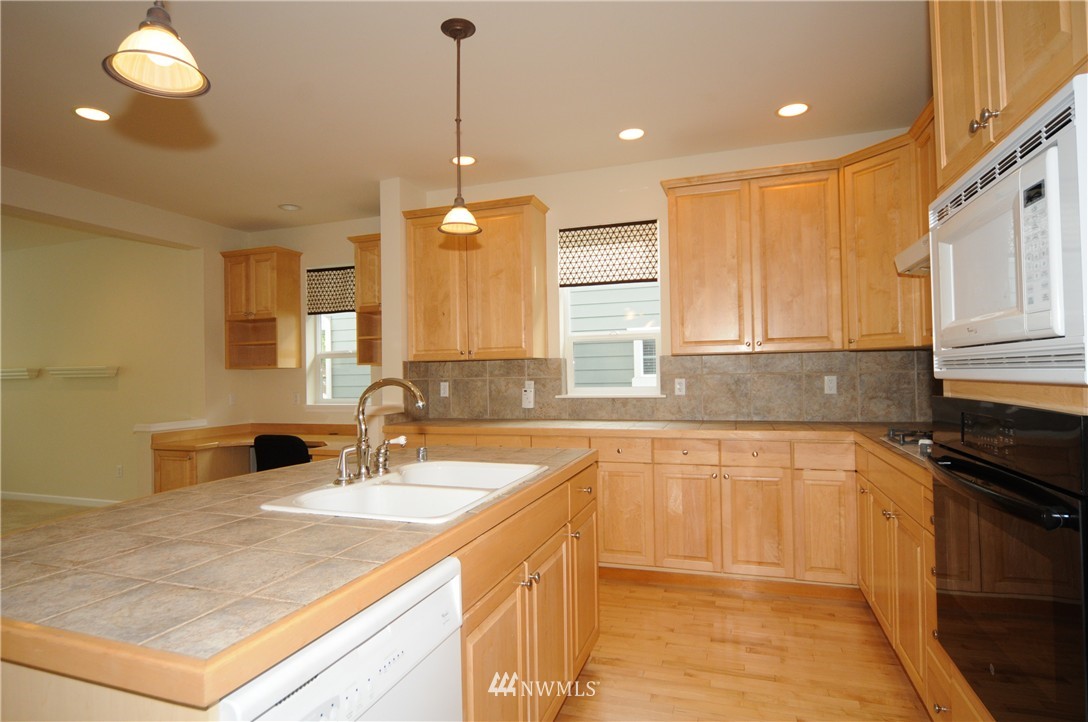16465 Southeast 166th Terrace Renton, WA 98058 - Photo 5 of 22