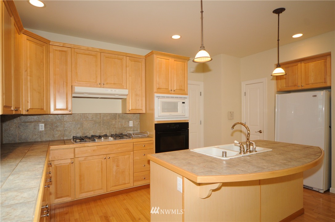 16465 Southeast 166th Terrace Renton, WA 98058 - Photo 6 of 22