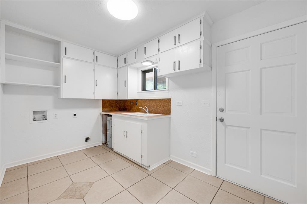 307 Daingerfield Street Naples, TX 75568 - Photo 20 of 24 Laundry Room