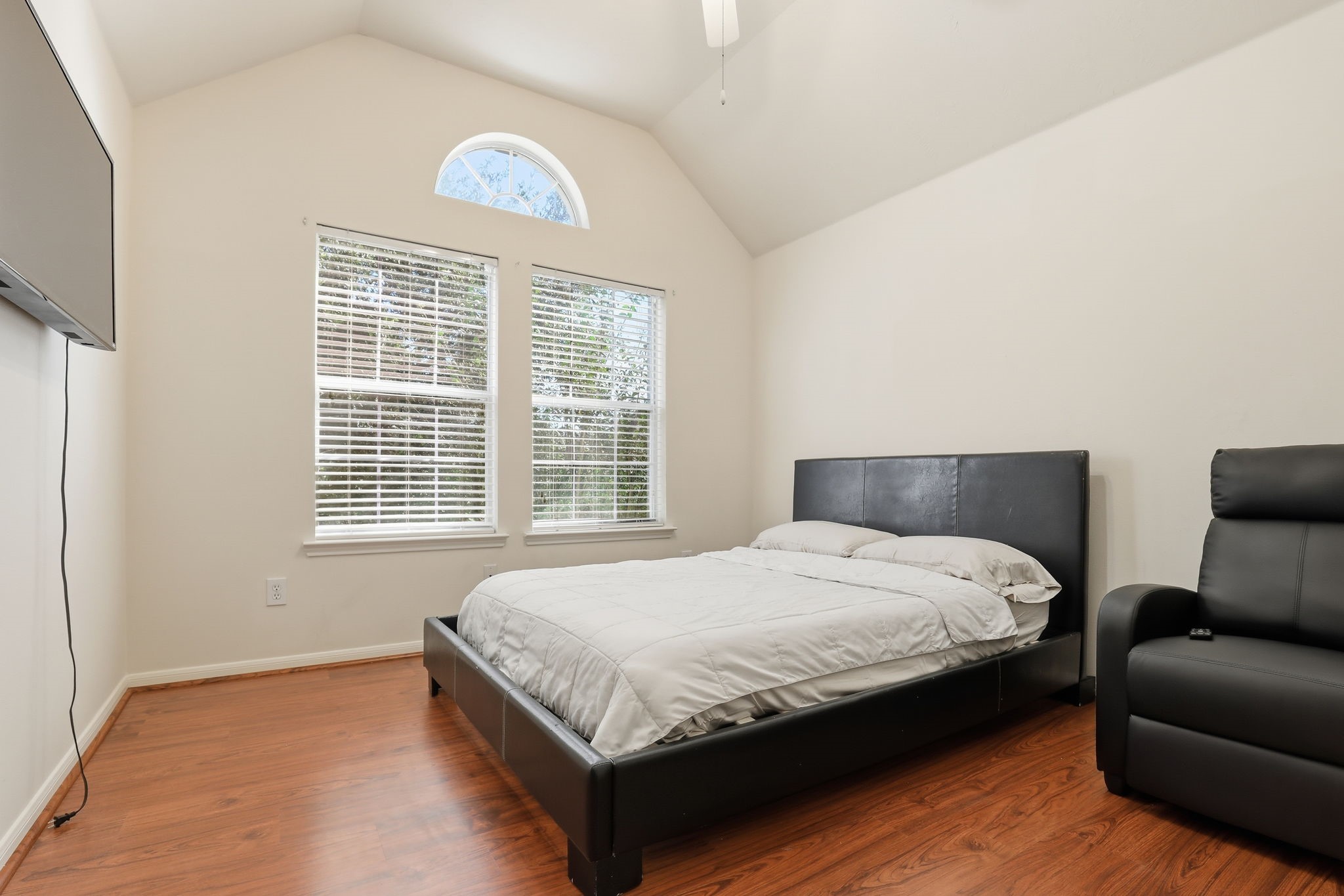 30615 Winlock Trails Drive Spring, TX 77386 - Photo 19 of 33 a bedroom with a bed and a window