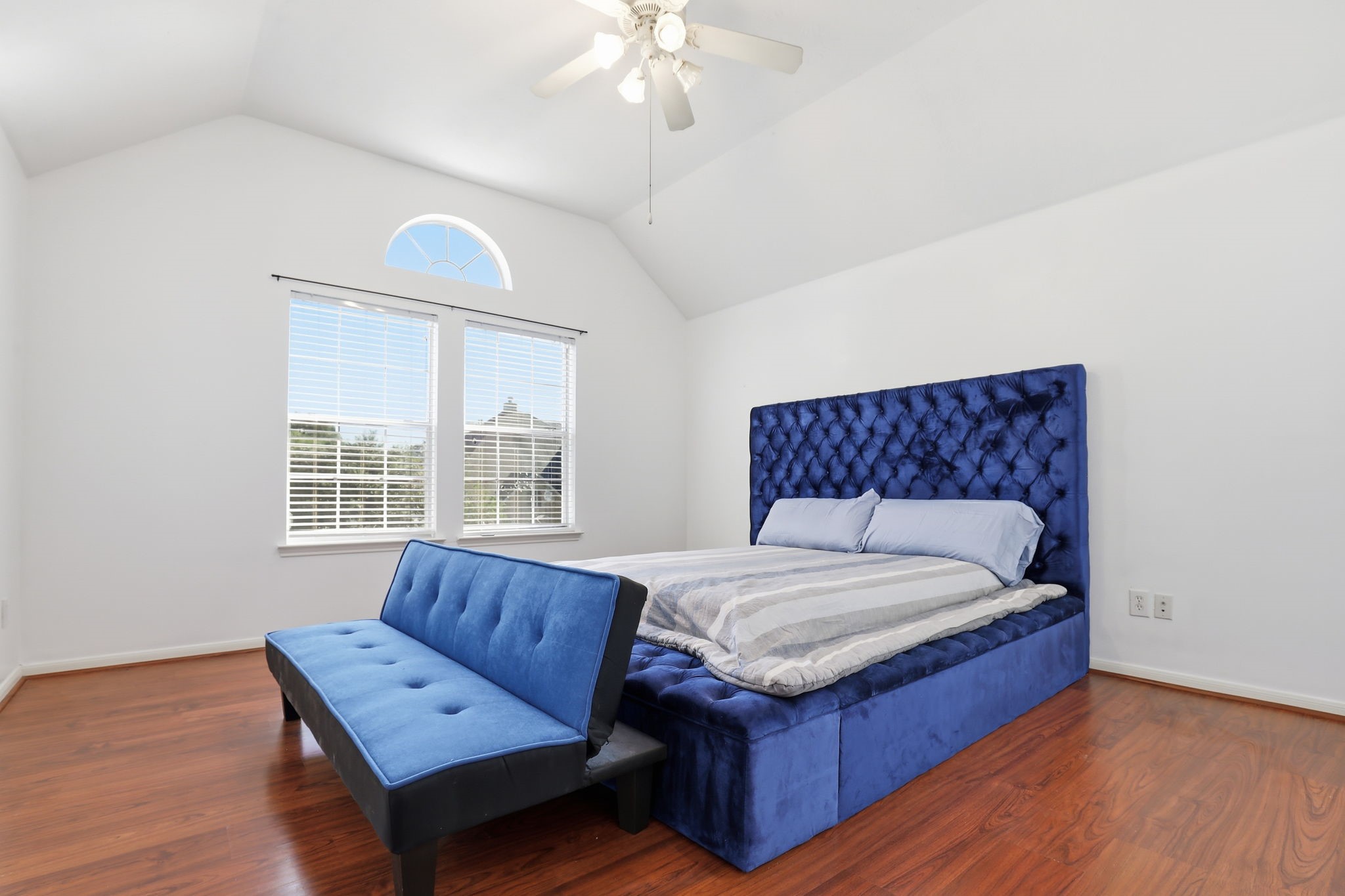 30615 Winlock Trails Drive Spring, TX 77386 - Photo 21 of 33 a bed sitting in a bedroom next to a window