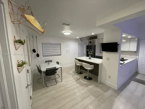 $3,500 | 325 Northwest 19th Lane, Unit 30, Miami, FL 33136