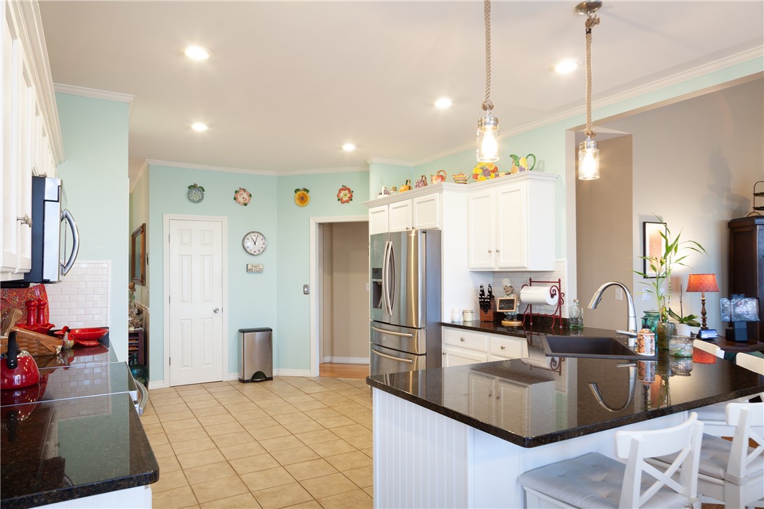 225 Kaufman Road Tiverton, RI 02878 - Photo 11 of 43 Eat in Kitchen
