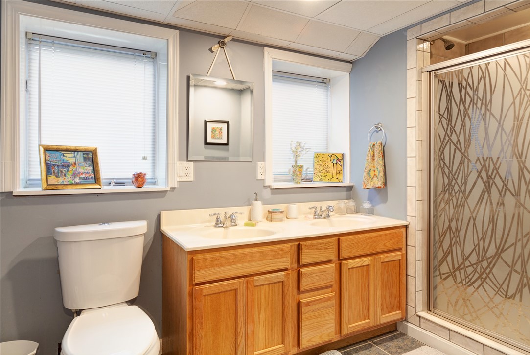 225 Kaufman Road Tiverton, RI 02878 - Photo 32 of 43 Bath