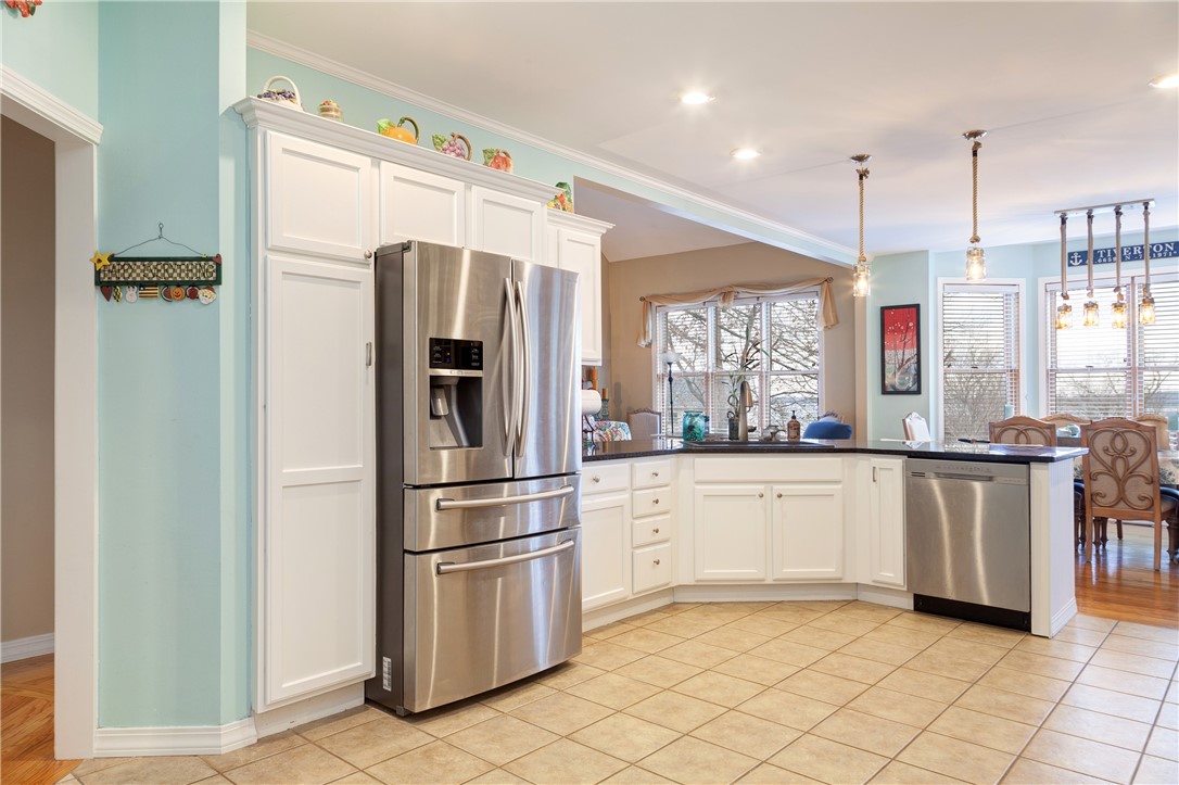 225 Kaufman Road Tiverton, RI 02878 - Photo 8 of 43 Eat in Kitchen