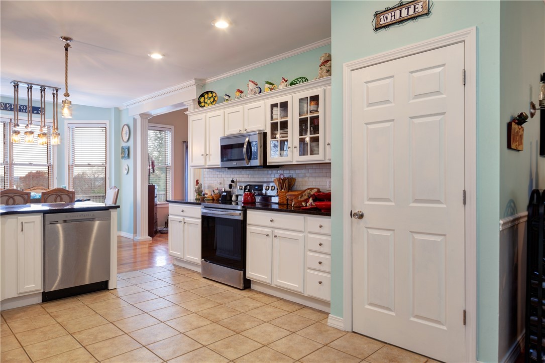 225 Kaufman Road Tiverton, RI 02878 - Photo 9 of 43 Eat in Kitchen