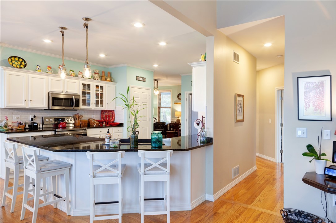 225 Kaufman Road Tiverton, RI 02878 - Photo 10 of 43 Eat in Kitchen