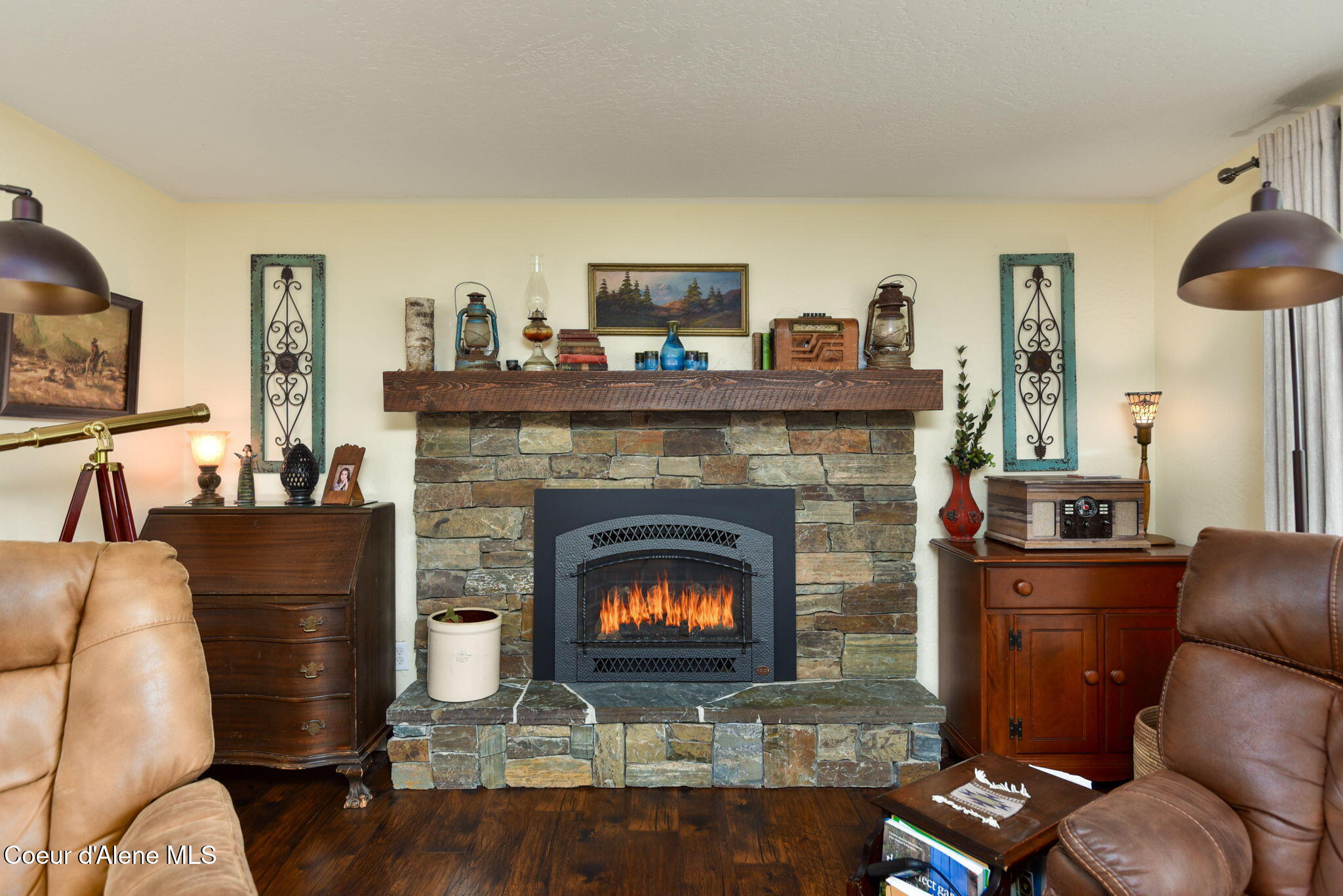 16232 East 1st Street Bayview, ID 83803 - Photo 10 of 31 Livingroom