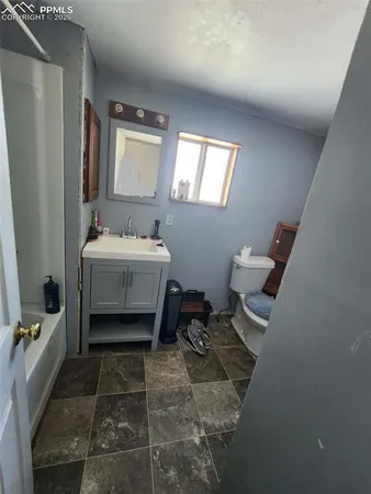 a en suite bathroom with a sink toilet and mirror