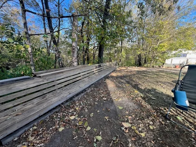 a view of a yard of the house