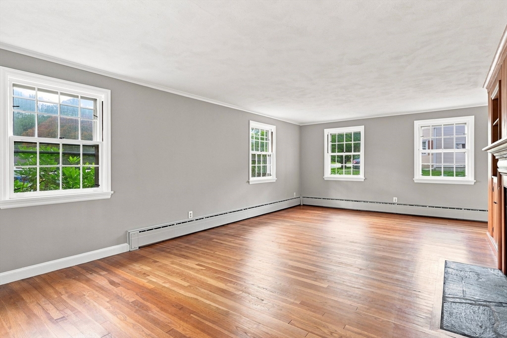 92 Oak Hollow Road Springfield, MA 01128 - Photo 12 of 41 Gallery Image 12