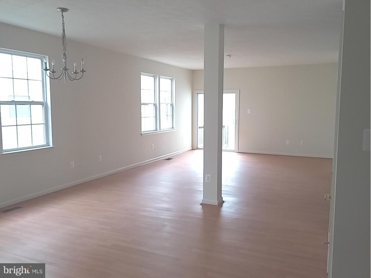 720 Luke Road Baltimore, MD 21220 - Photo 2 of 12 Living Room