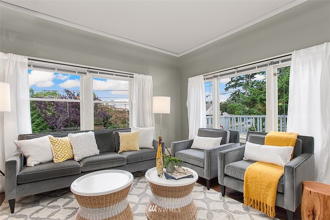 626 North 65th Street Seattle, WA 98103 - Photo 3 of 16 Gallery Image 3