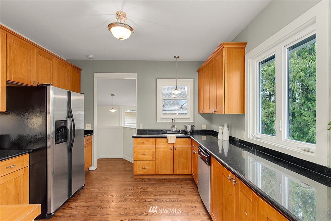 626 North 65th Street Seattle, WA 98103 - Photo 4 of 16 Gallery Image 4