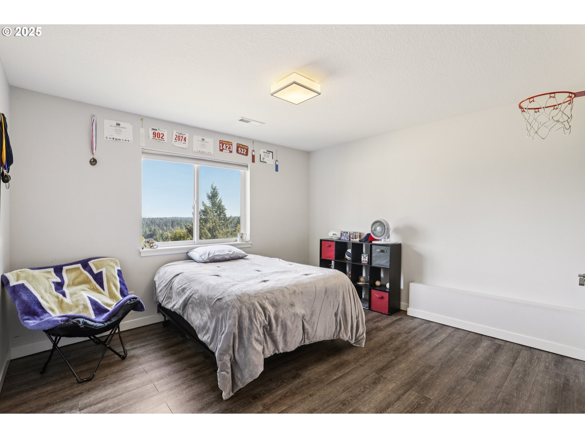13005 South Casto Road Oregon City, OR 97045 - Photo 26 of 43 a bed room with a bed and a chair