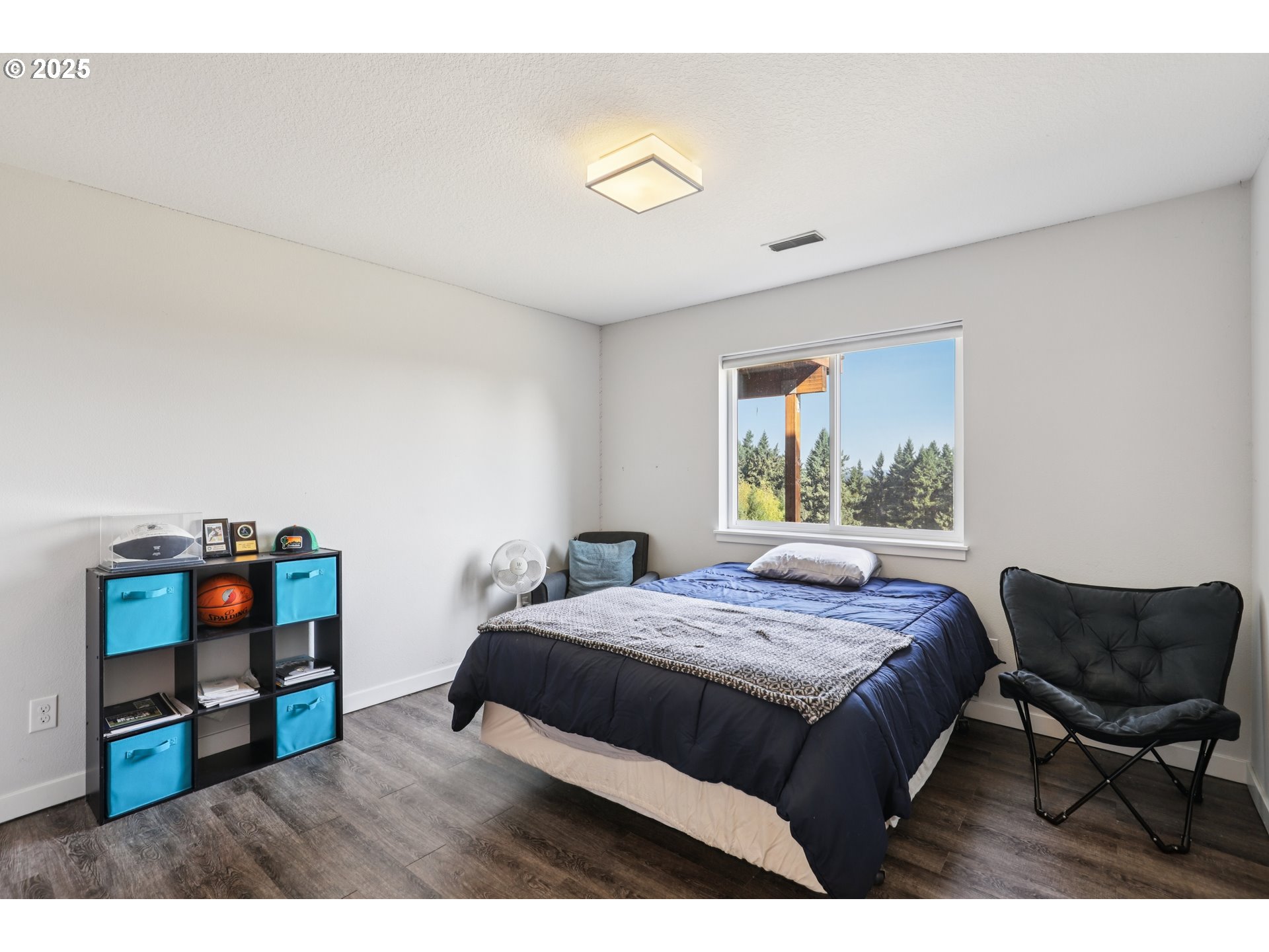 13005 South Casto Road Oregon City, OR 97045 - Photo 29 of 43 a bedroom with a bed dresser and a window