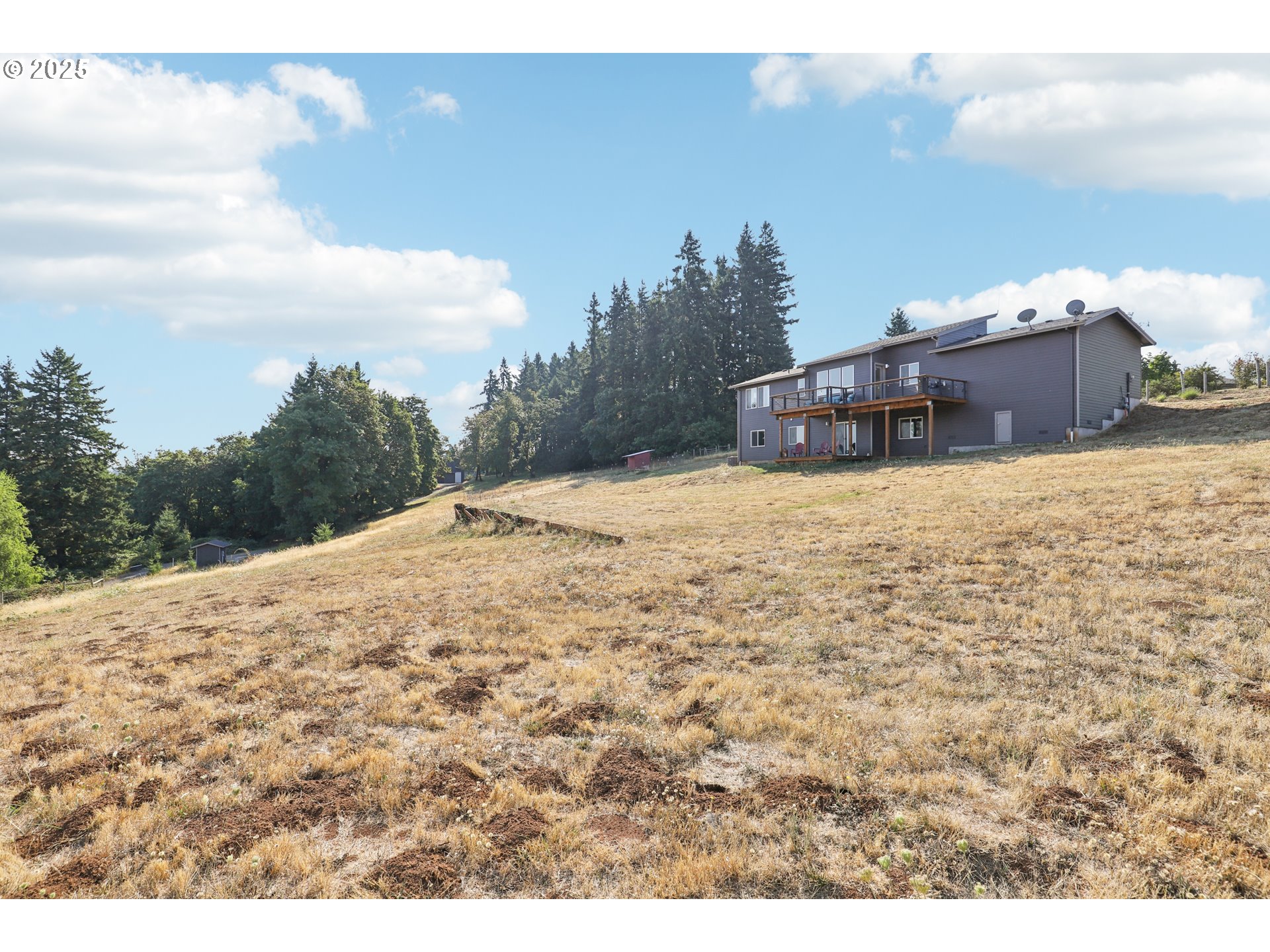 13005 South Casto Road Oregon City, OR 97045 - Photo 42 of 43 a big yard with lots of bushes