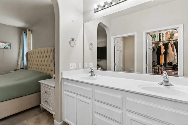 a en suite bathroom with double sink and a mirror