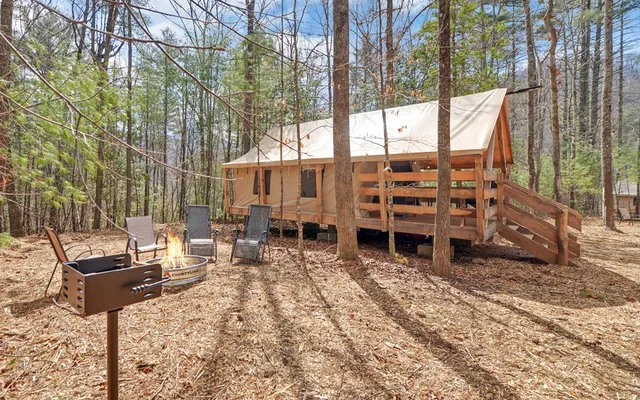 a view of an outdoor space