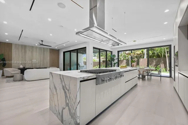 $3,195,000 | 618 Northeast 17th Way, Fort Lauderdale, FL 33304
