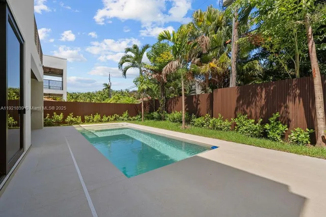 $3,195,000 | 618 Northeast 17th Way, Fort Lauderdale, FL 33304