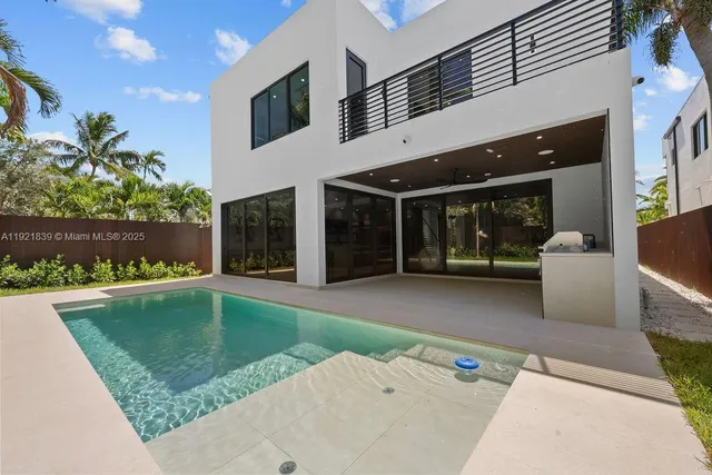 $3,195,000 | 618 Northeast 17th Way, Fort Lauderdale, FL 33304