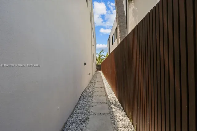 $3,195,000 | 618 Northeast 17th Way, Fort Lauderdale, FL 33304