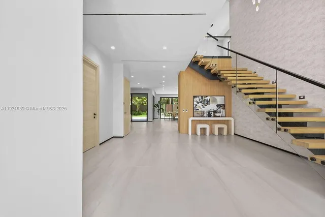 $3,195,000 | 618 Northeast 17th Way, Fort Lauderdale, FL 33304