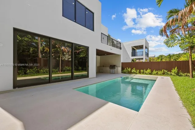 $3,195,000 | 618 Northeast 17th Way, Fort Lauderdale, FL 33304