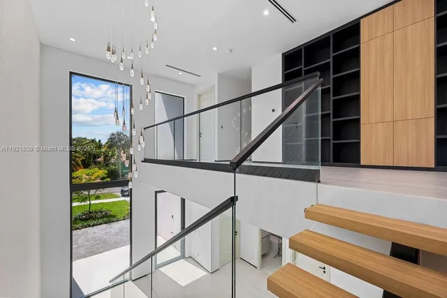 $3,195,000 | 618 Northeast 17th Way, Fort Lauderdale, FL 33304