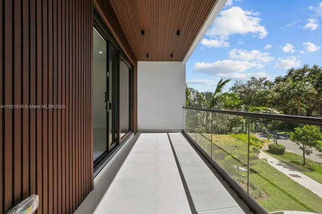 $3,195,000 | 618 Northeast 17th Way, Fort Lauderdale, FL 33304