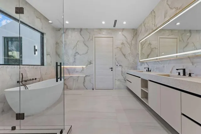 $3,195,000 | 618 Northeast 17th Way, Fort Lauderdale, FL 33304