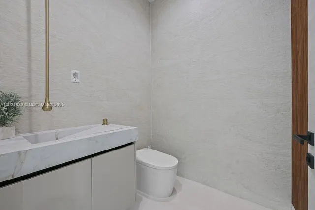 $3,195,000 | 618 Northeast 17th Way, Fort Lauderdale, FL 33304